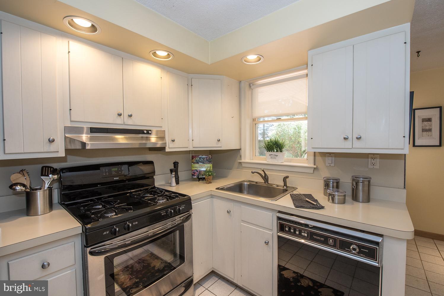 965 Conestoga Road Berwyn, PA 19312 - Photo 12 of 35 Kitchen