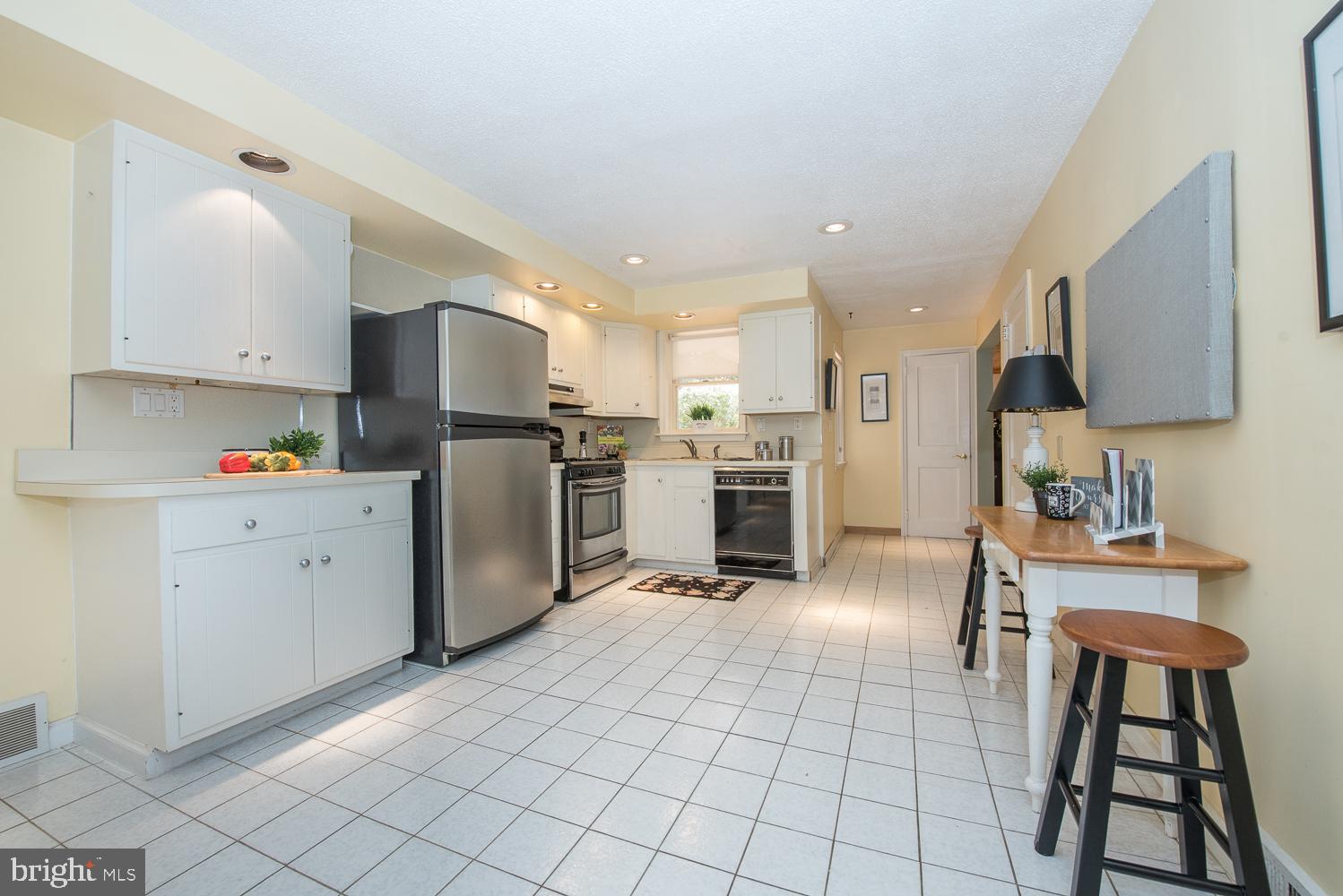 965 Conestoga Road Berwyn, PA 19312 - Photo 9 of 35 Kitchen