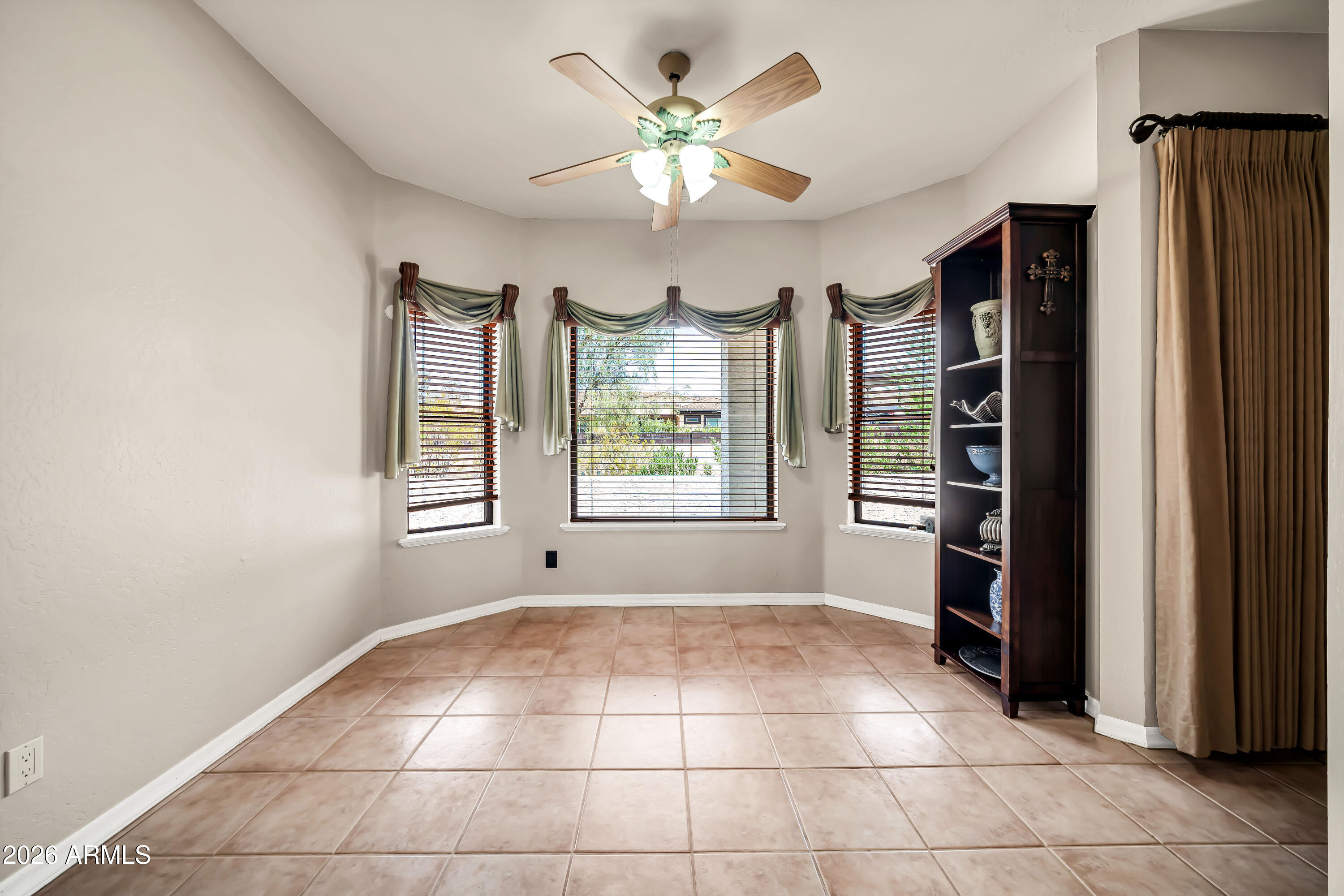 258 West Yearling Road Phoenix, AZ 85085 - Photo 14 of 51 258 W Yearling Rd-15