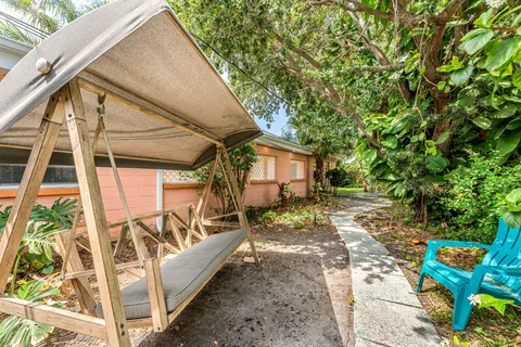 a view of yard with green space