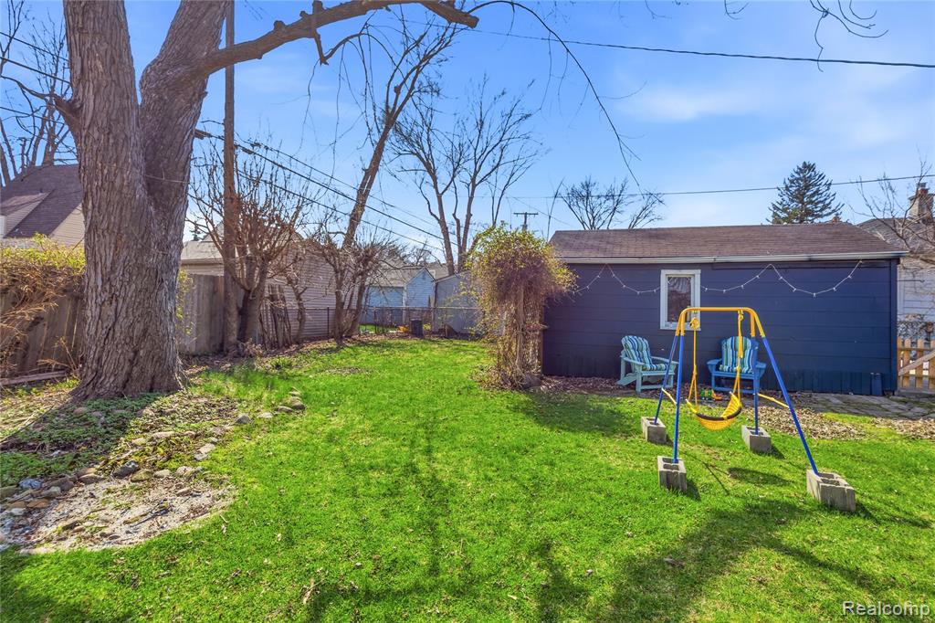 2193 Cambridge Road Berkley, MI 48072 - Photo 30 of 31
