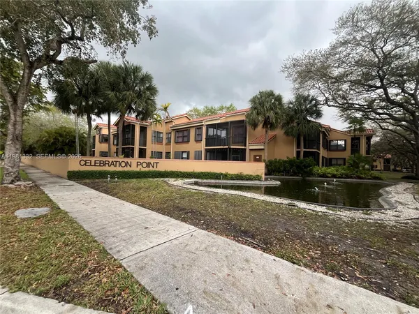 $2,850 | 15525 North Miami Lakeway, Unit 204, Miami Lakes, FL 33014