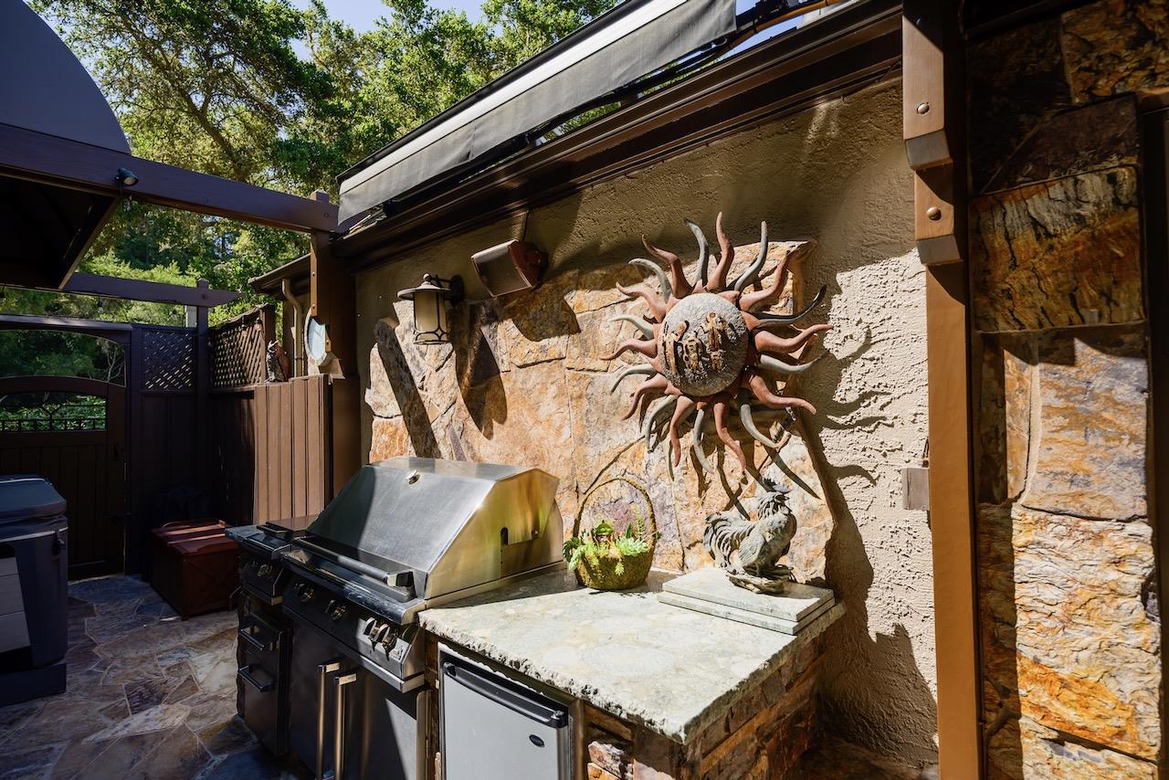 307 Sidesaddle Circle Scotts Valley, CA 95066 - Photo 102 of 116 a backyard of a house with table and chairs