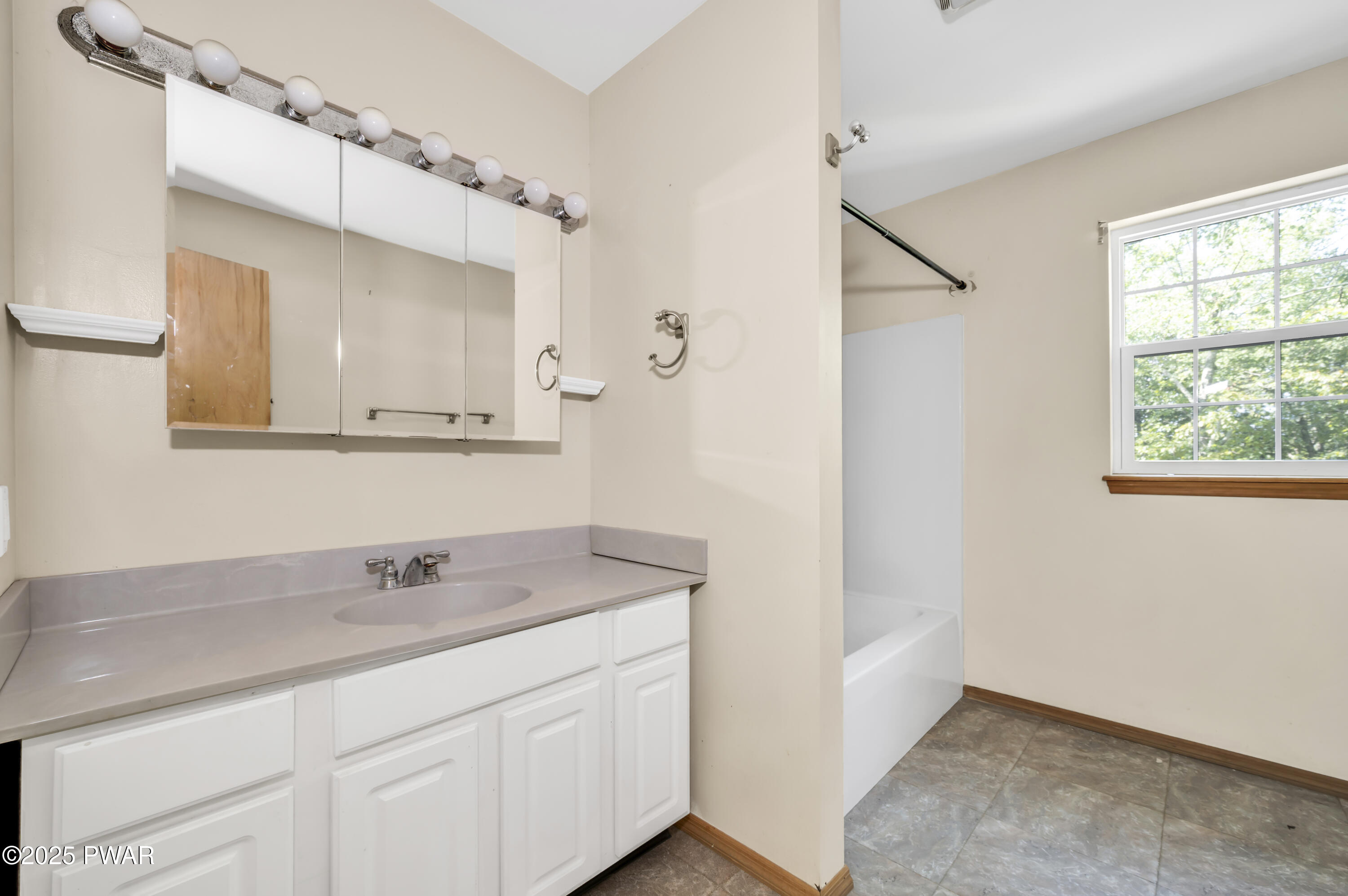 2117 Owl Pass Road Bushkill, PA 18324 - Photo 31 of 43