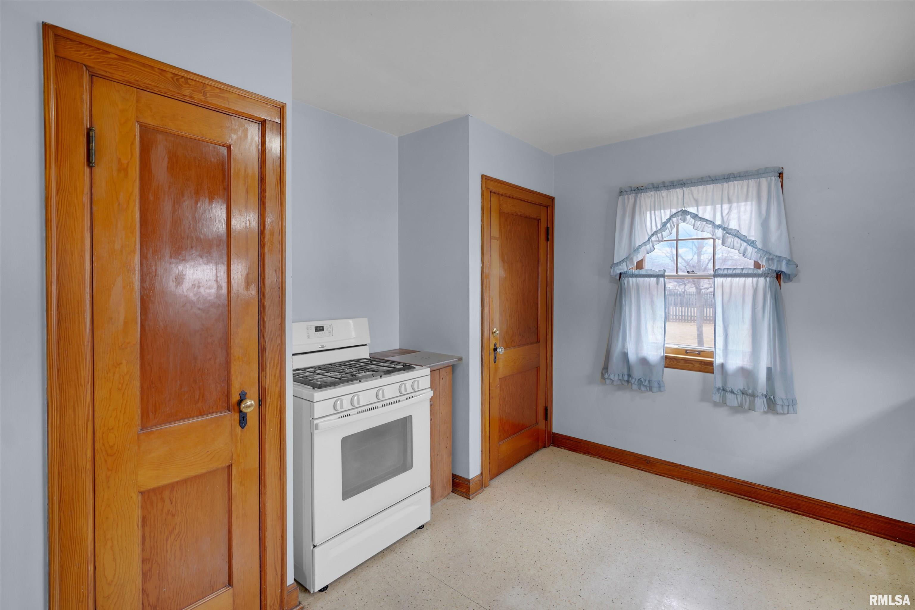 716 West Walnut Street Chillicothe, IL 61523 - Photo 13 of 40