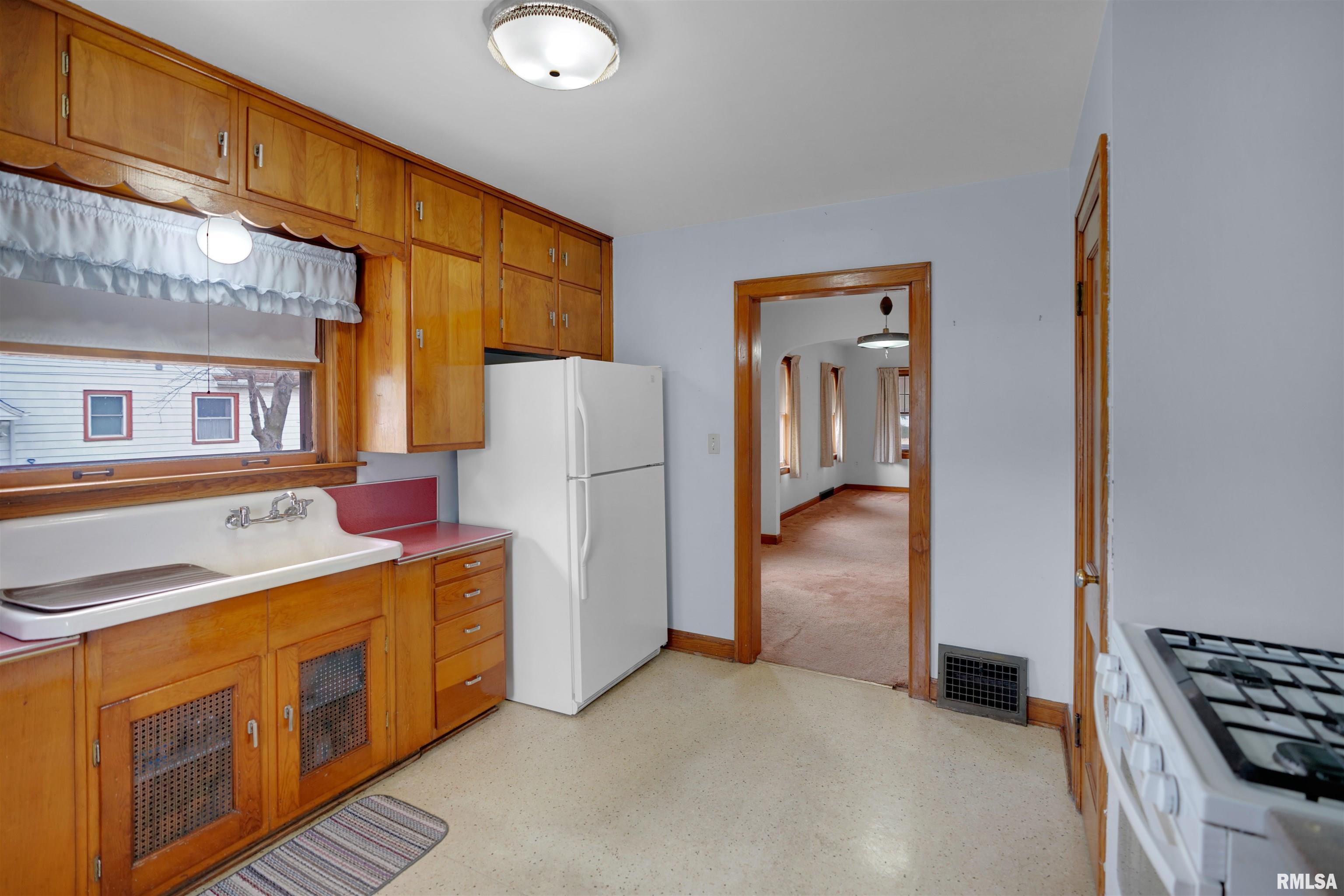 716 West Walnut Street Chillicothe, IL 61523 - Photo 10 of 40