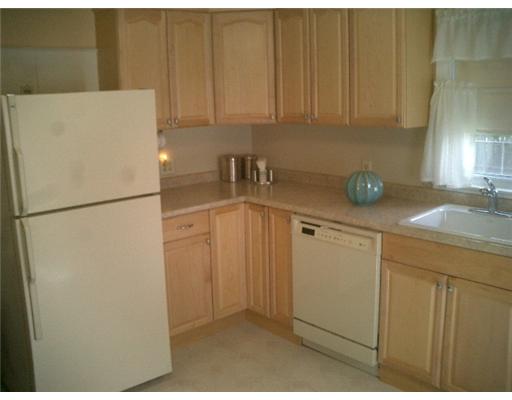 39 Cedarbrook Road Pawtucket, RI 02861 - Photo 3 of 12 Kitchen.