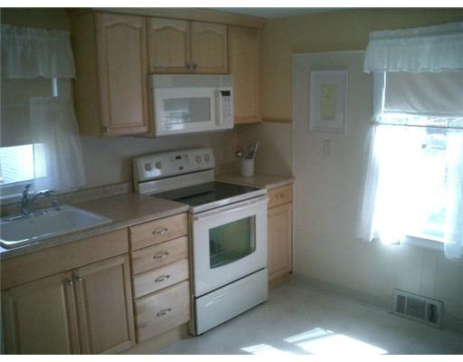 39 Cedarbrook Road Pawtucket, RI 02861 - Photo 5 of 12 Kitchen.