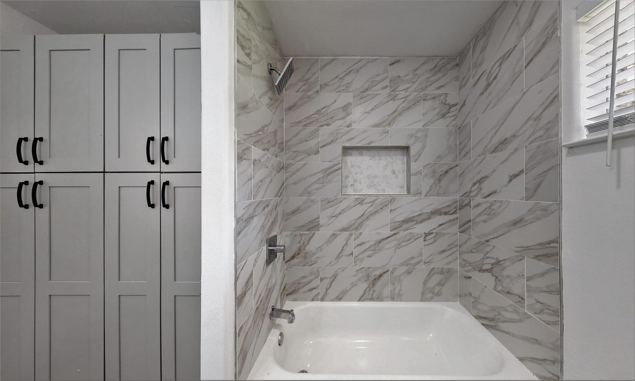 9023 Dunlap Street Houston, TX 77074 - Photo 7 of 22