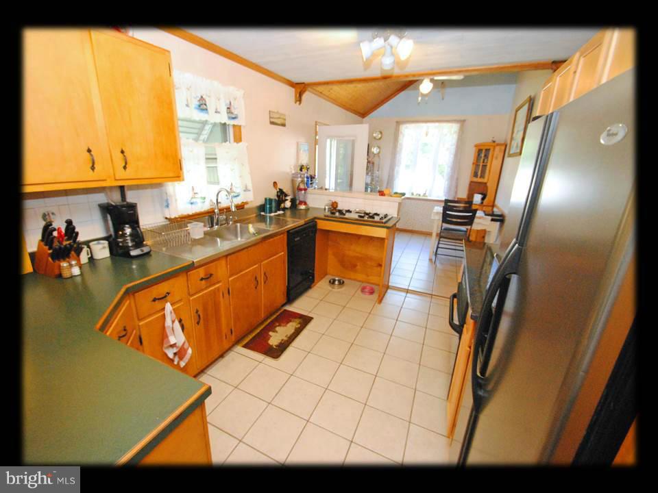 210 North Branch Road Baltimore, MD 21222 - Photo 16 of 30 HUGE CHEF'S KITCHEN