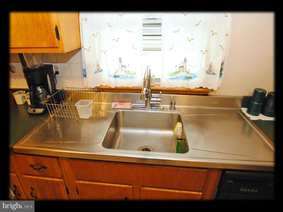 210 North Branch Road Baltimore, MD 21222 - Photo 20 of 30 HUGE CHEF'S KITCHEN