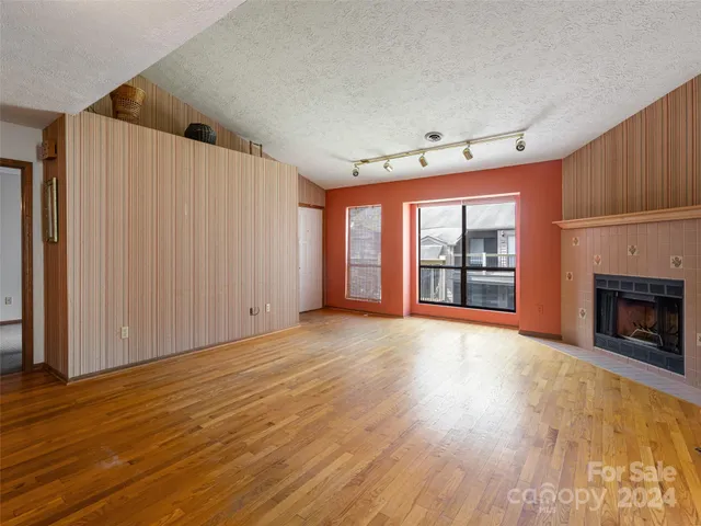 $229,000 | 38 Ravencroft Lane, Unit E, Asheville, NC 28803