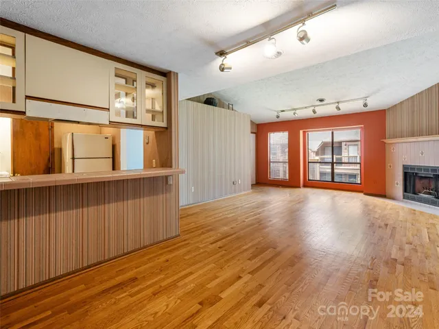 $229,000 | 38 Ravencroft Lane, Unit E, Asheville, NC 28803