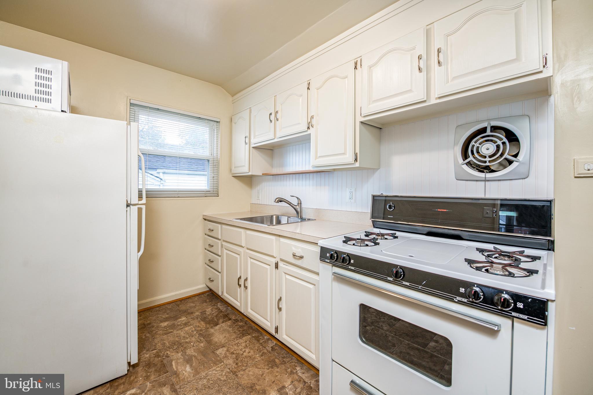 12814 Holdridge Road Silver Spring, MD 20906 - Photo 8 of 30