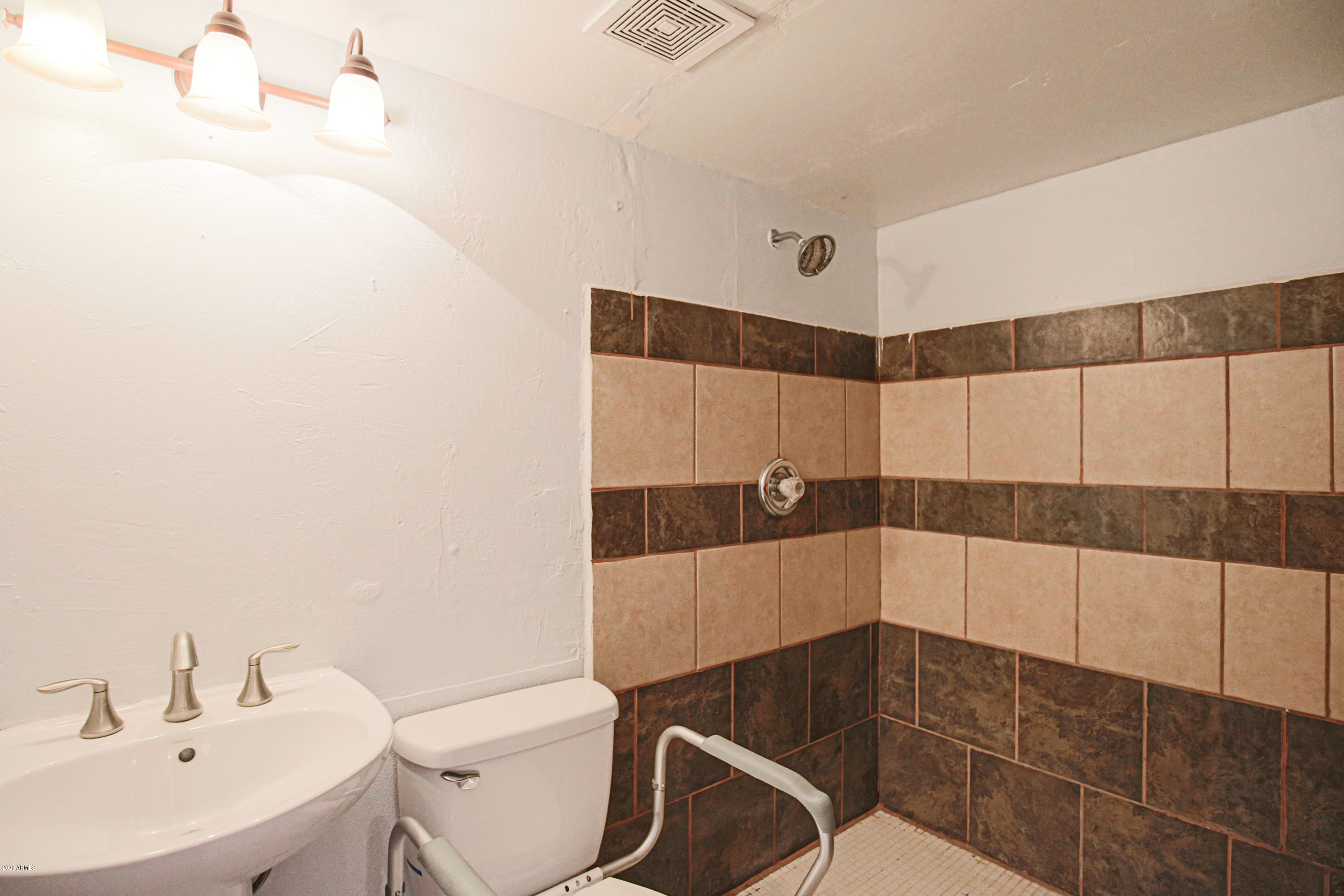 1747 West Pecan Road Phoenix, AZ 85041 - Photo 11 of 18 1747 W Pecan Rd Phoenix AZ 85041 X-4