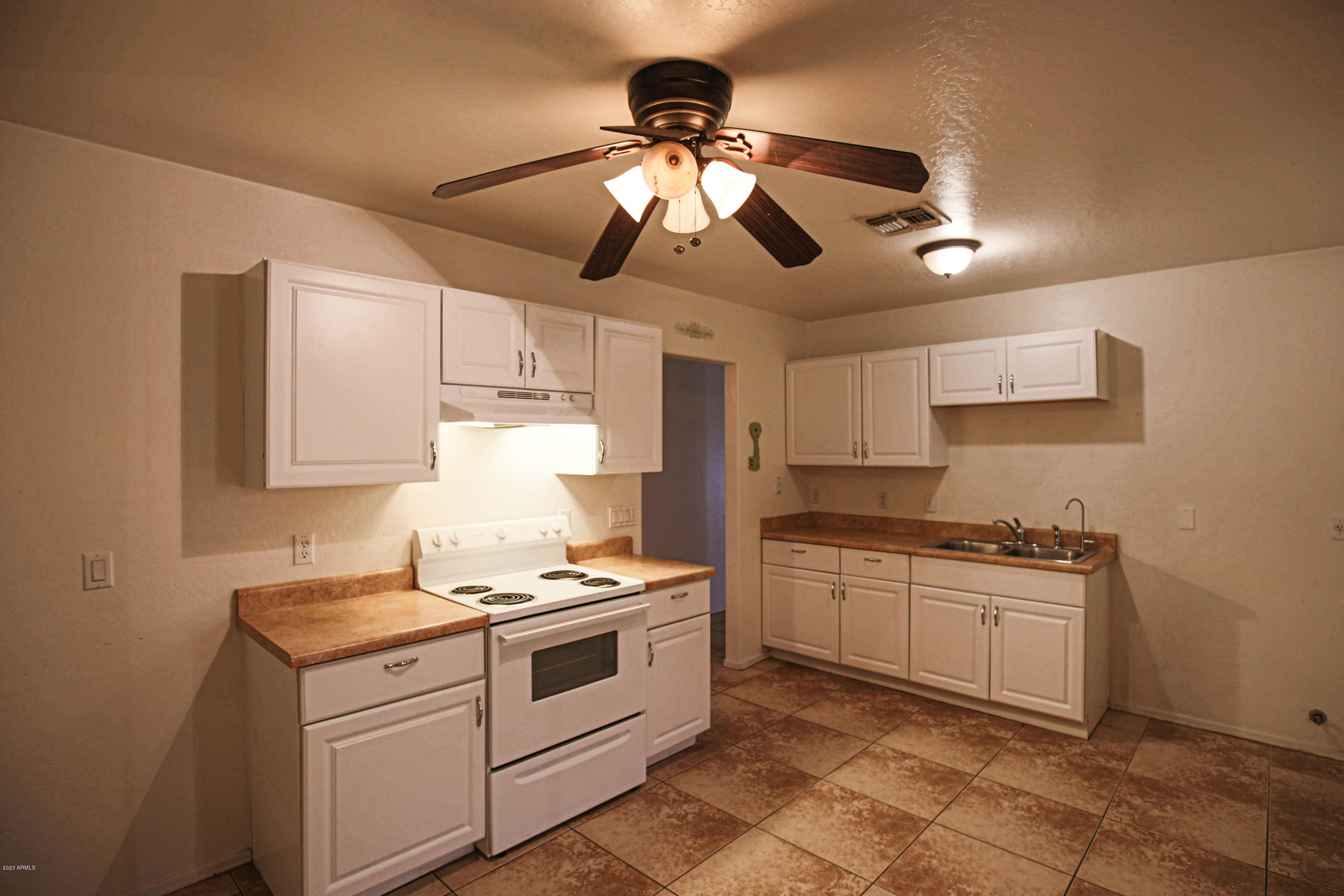 1747 West Pecan Road Phoenix, AZ 85041 - Photo 6 of 18 1747 W Pecan Rd Phoenix AZ 85041 X-11
