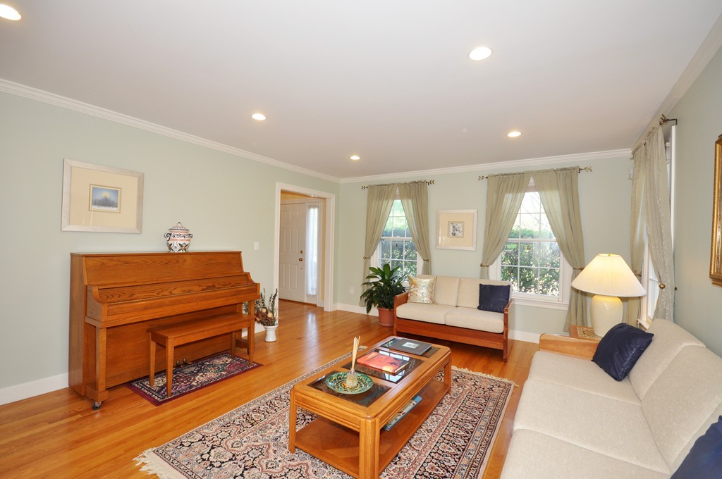 7 Haskell Street Lexington, MA 02420 - Photo 4 of 30 Gallery Image 4
