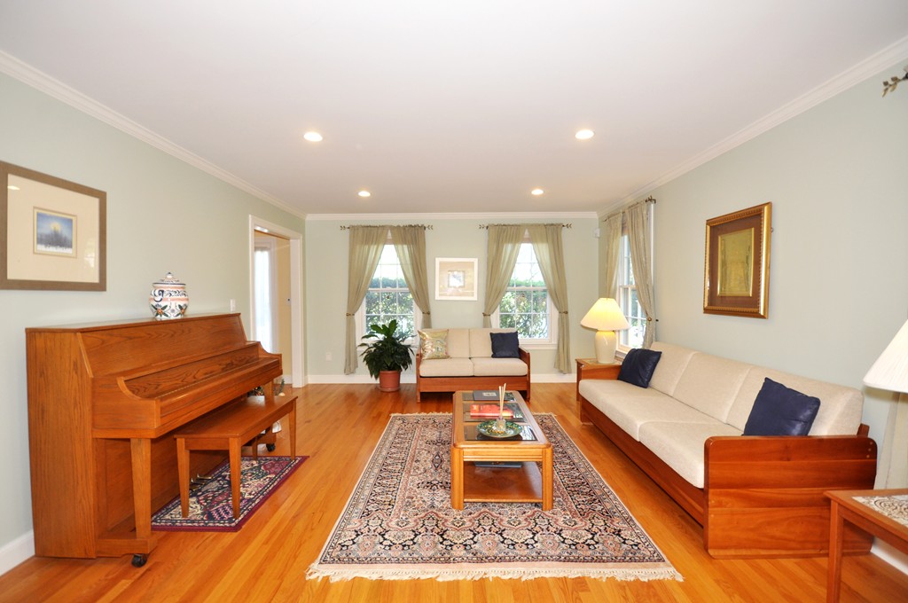 7 Haskell Street Lexington, MA 02420 - Photo 6 of 30 Gallery Image 6