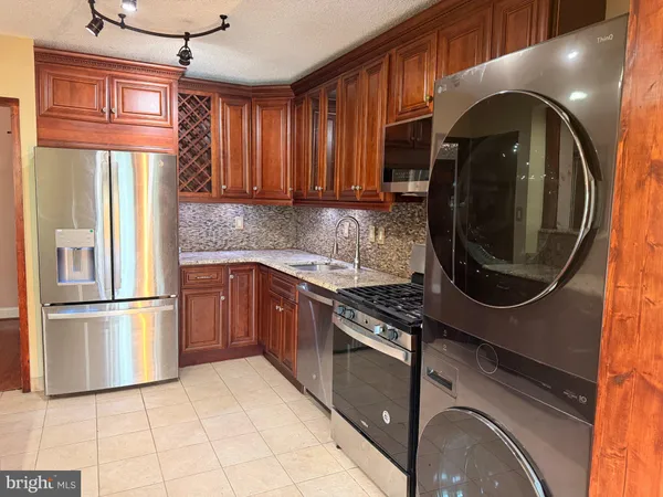 $3,000 | 3705 South George Mason Drive, Unit 414S, Falls Church, VA 22041