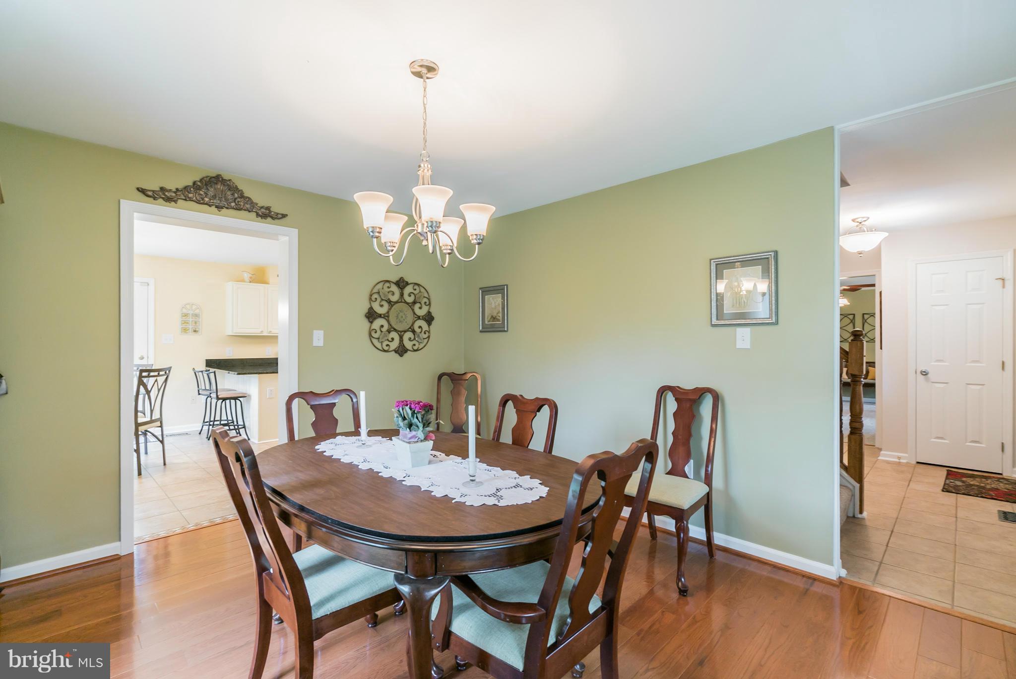 12888 Sagle Road Purcellville, VA 20132 - Photo 13 of 30 Dining Room is lovely - new paint and flooring!