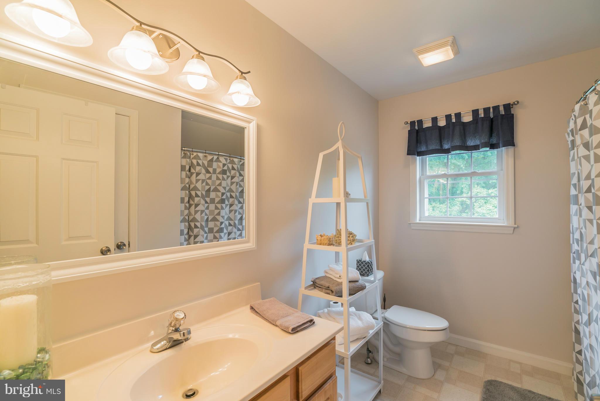 12888 Sagle Road Purcellville, VA 20132 - Photo 21 of 30 Upstairs main bath