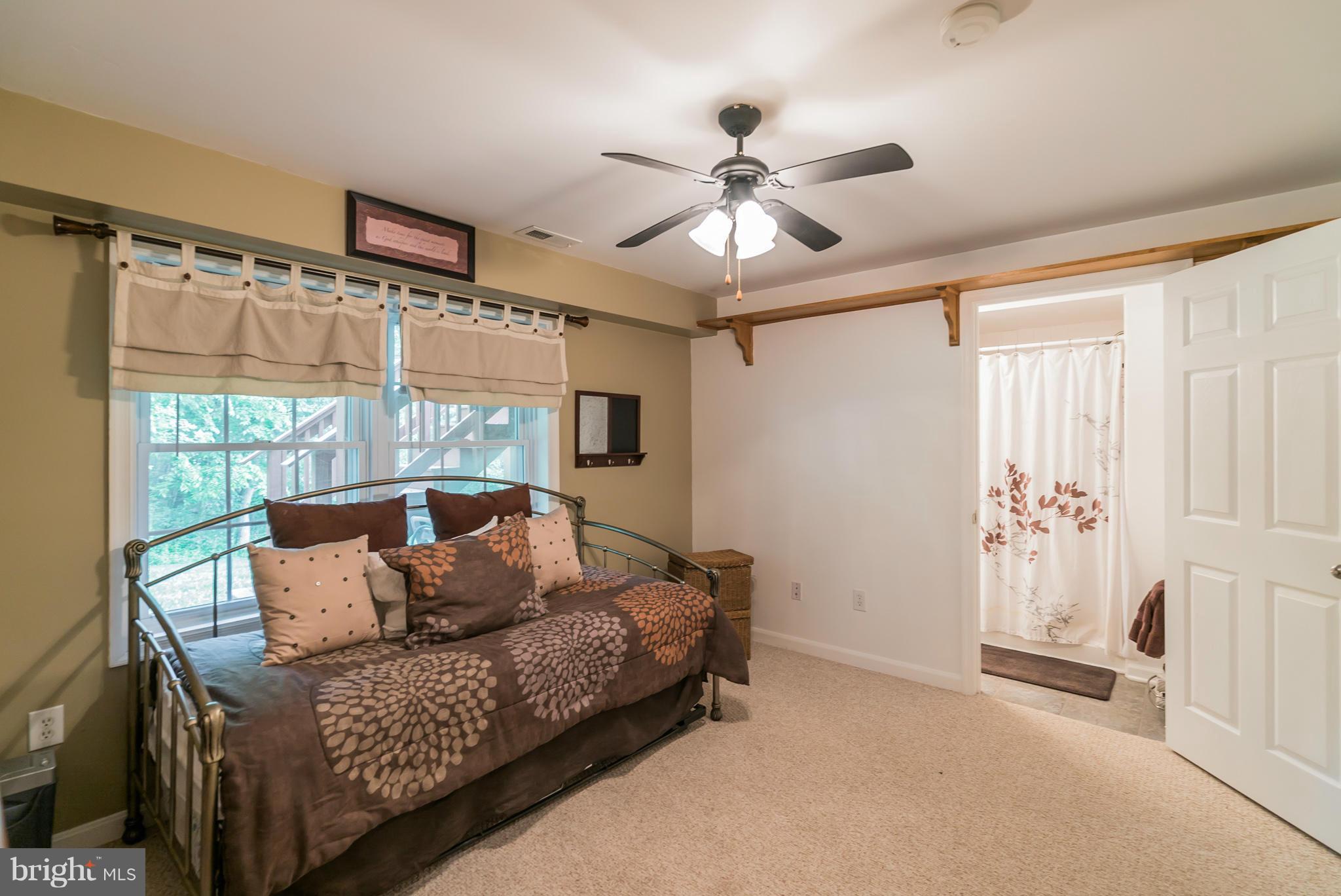 12888 Sagle Road Purcellville, VA 20132 - Photo 26 of 30 Bedroom #5 has lots of light plus full bath!