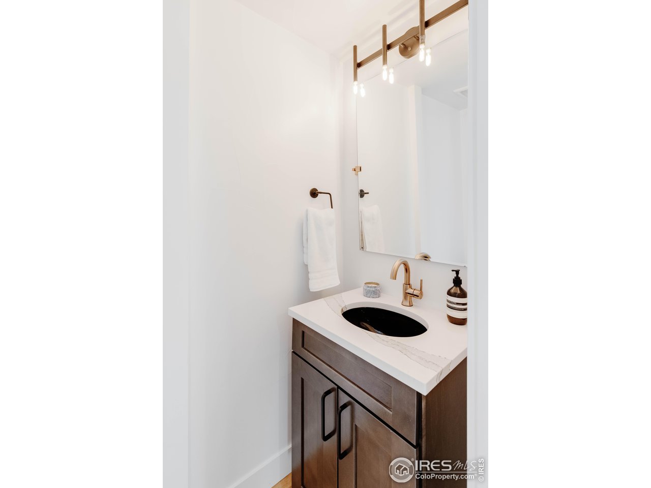 2795 14th Street Boulder, CO 80304 - Photo 14 of 31 Powder Room