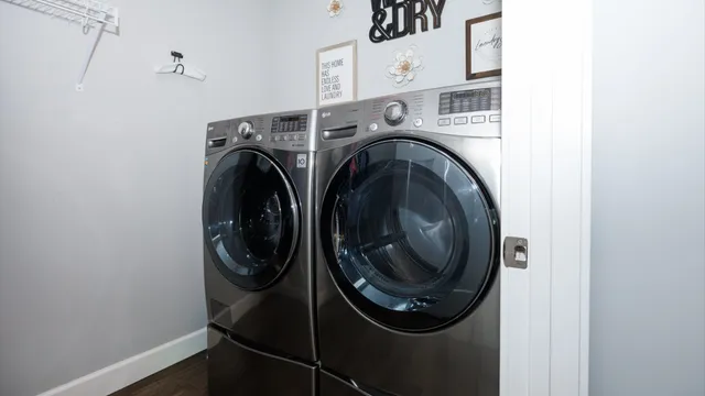 a close up view of a washer and dryer