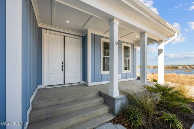 $1,459,000 | 13 East Cannon Cove, Hampstead, NC 28443