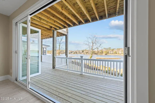 $1,459,000 | 13 East Cannon Cove, Hampstead, NC 28443