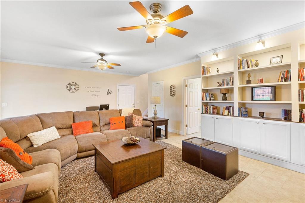 516 Beech Ridge Road Thomasville, NC 27360 - Photo 21 of 30 A spacious den to relax.
