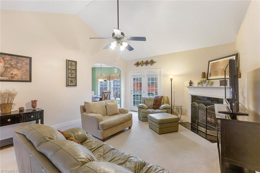 516 Beech Ridge Road Thomasville, NC 27360 - Photo 4 of 30 It is easy to entertain in this home!