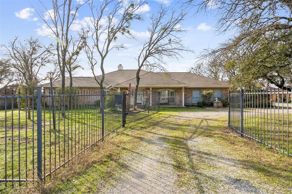 a view of a house with backyard and a tree