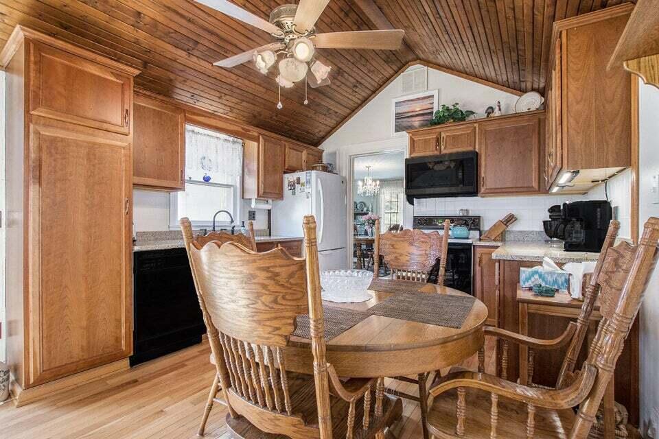 7252 West Deer Road Mears, MI 49436 - Photo 7 of 41 20210527003140107025000000-o