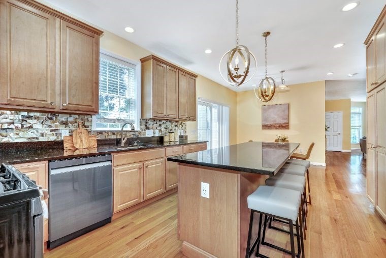 18 Grant Road Winchester, MA 01890 - Photo 4 of 14