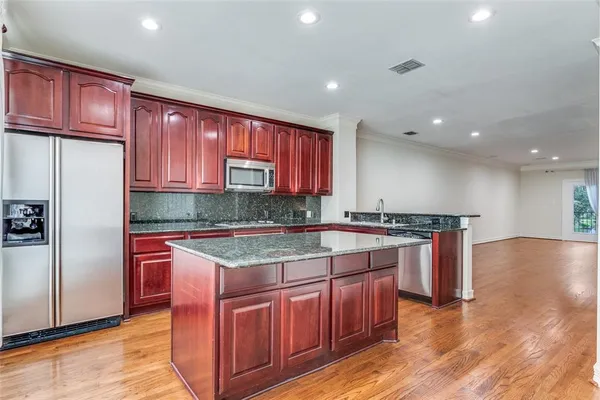 $4,650 | 2502 Worthington Street, Dallas, TX 75204