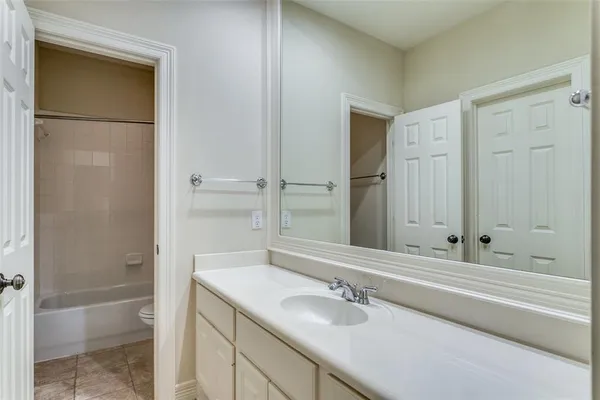 $4,650 | 2502 Worthington Street, Dallas, TX 75204