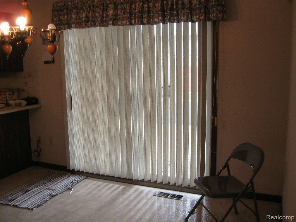 14035 Gilbert Road Allenton, MI 48002 - Photo 7 of 13 good kit eat space
