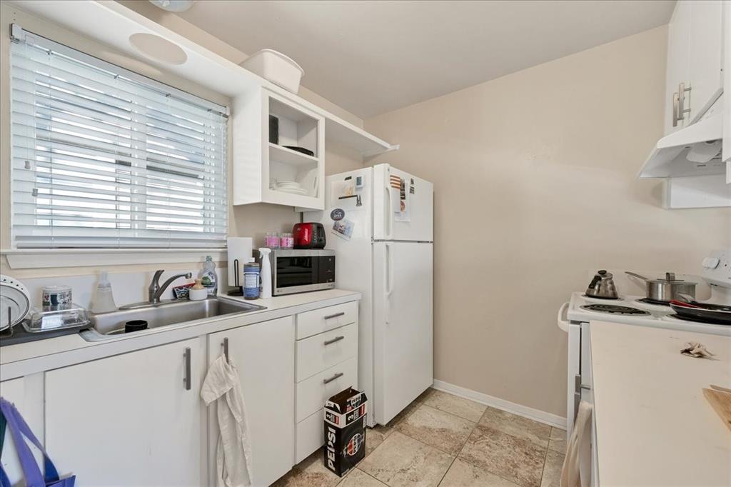2904 Pearl Street Austin, TX 78705 - Photo 7 of 10 a kitchen with refrigerator a sink a stove and a window