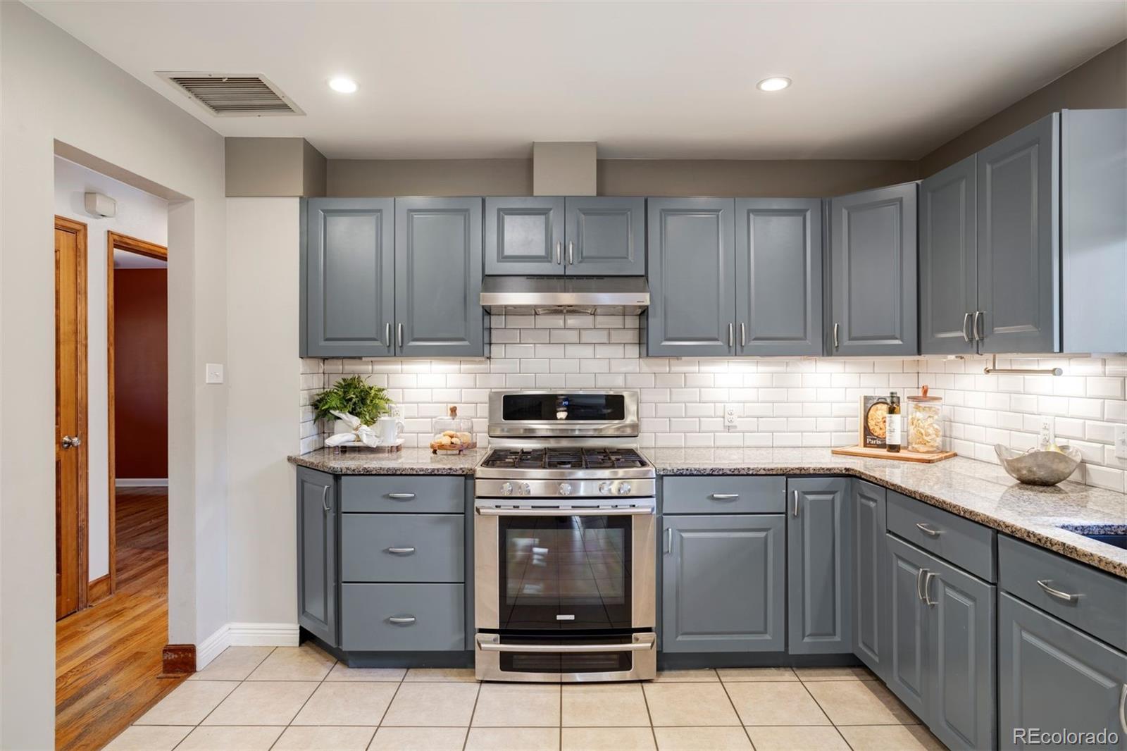 5259 South Manitou Road Littleton, CO 80123 - Photo 7 of 31 Gallery Image 7