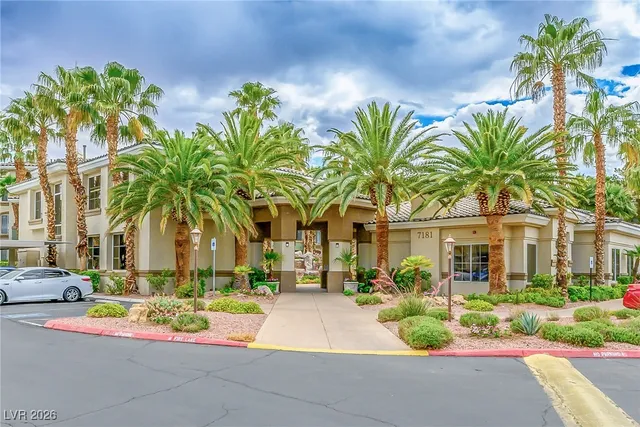 $1,495 | 7123 South Durango Drive, Unit 304, Las Vegas, NV 89113