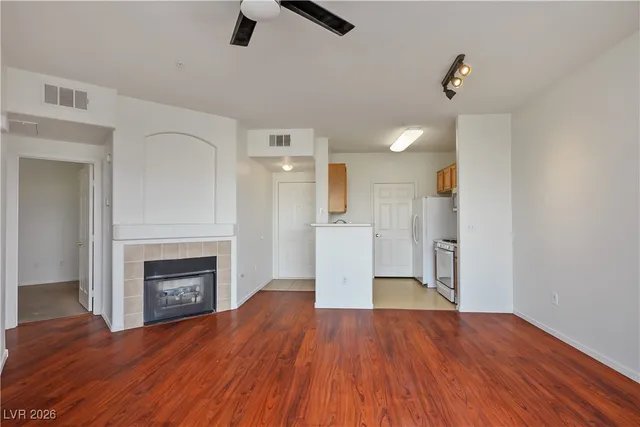 $1,495 | 7123 South Durango Drive, Unit 304, Las Vegas, NV 89113