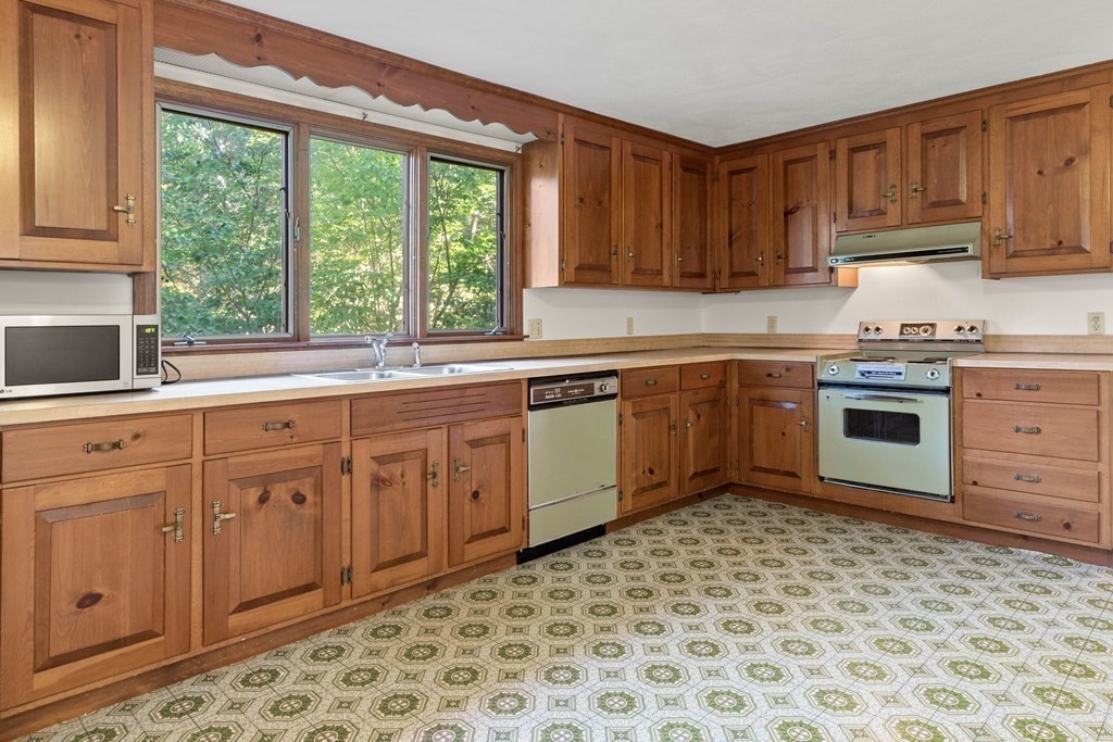 14 Inverness Circle Boxford, MA 01921 - Photo 11 of 42