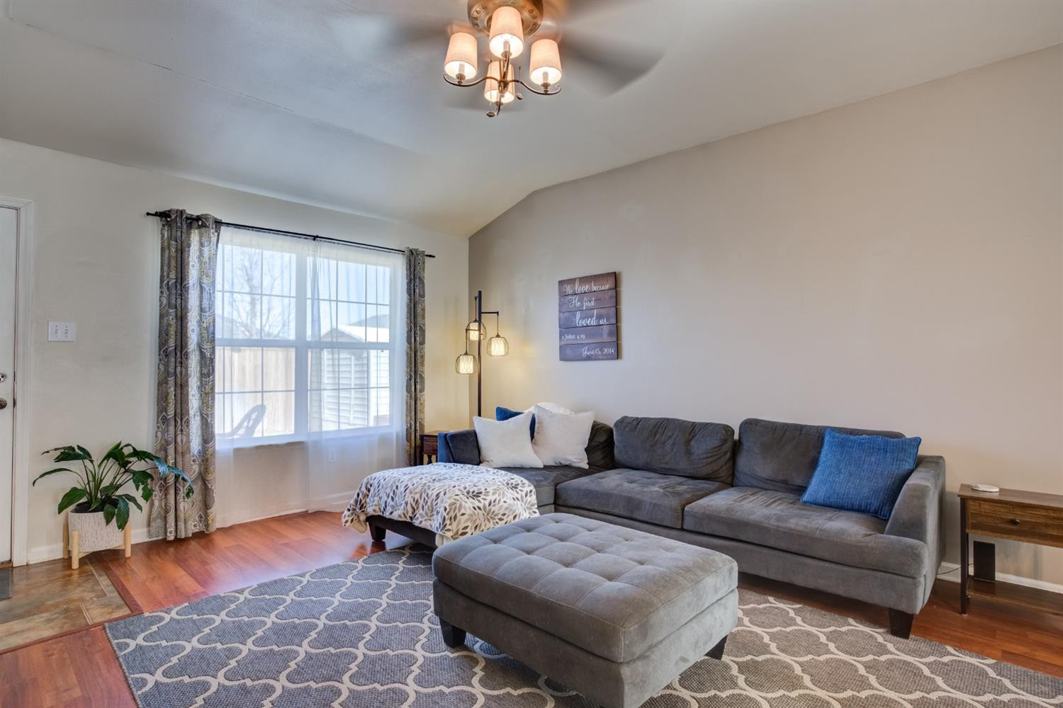 6514 86th Street Lubbock, TX 79424 - Photo 13 of 34 a living room with furniture and a potted plant