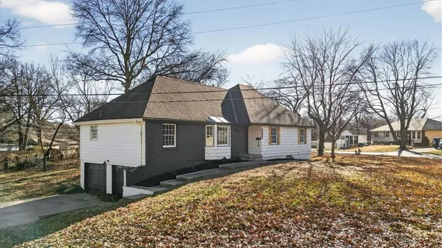 $325,000 | 12801 Corrington Avenue, Grandview, MO 64030