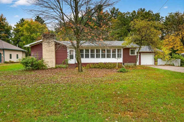 $250,000 | 633 South Cambridge Street, Wautoma, WI 54982