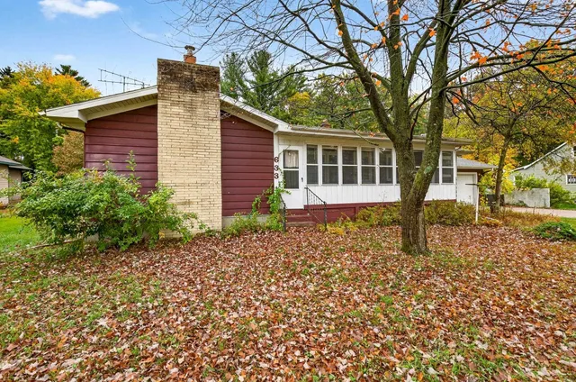$250,000 | 633 South Cambridge Street, Wautoma, WI 54982