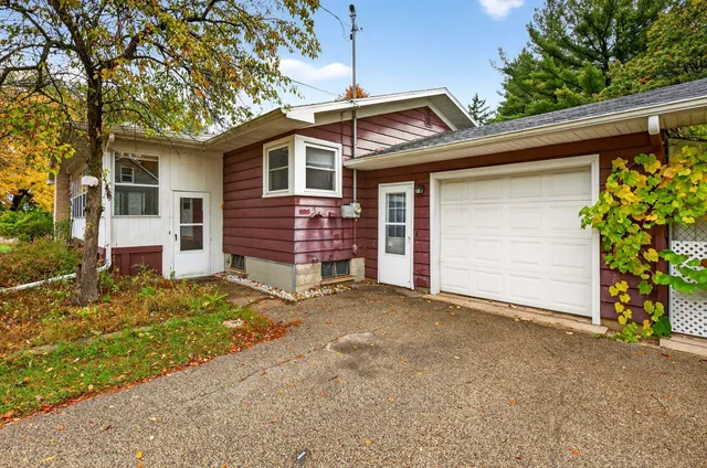 $250,000 | 633 South Cambridge Street, Wautoma, WI 54982