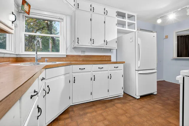 $250,000 | 633 South Cambridge Street, Wautoma, WI 54982