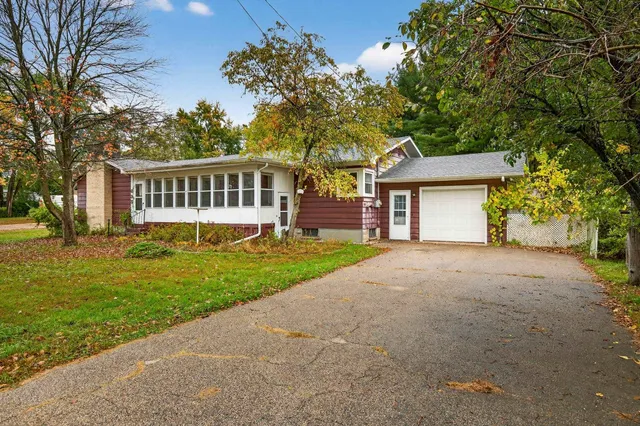 $250,000 | 633 South Cambridge Street, Wautoma, WI 54982